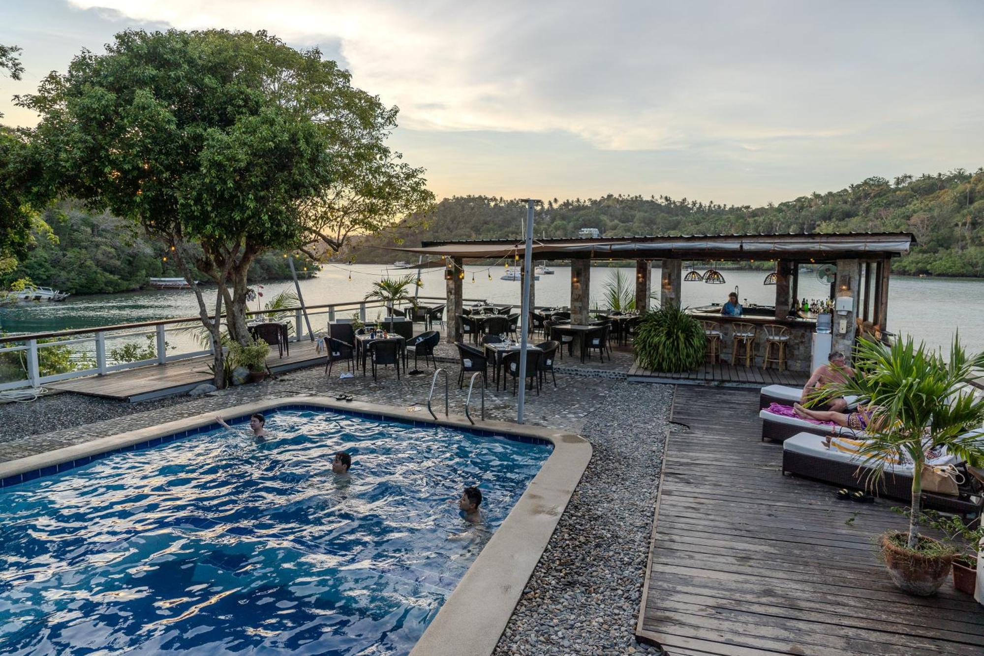 Edgewater Dive & Resort