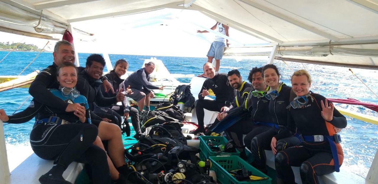 Edgewater Dive & 4*